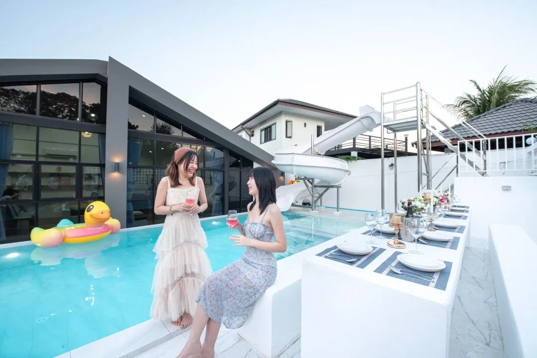ภายนอก In2 Pool Villa