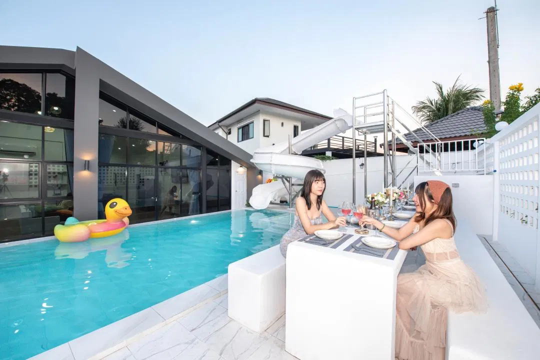 ภายนอก In2 Pool Villa