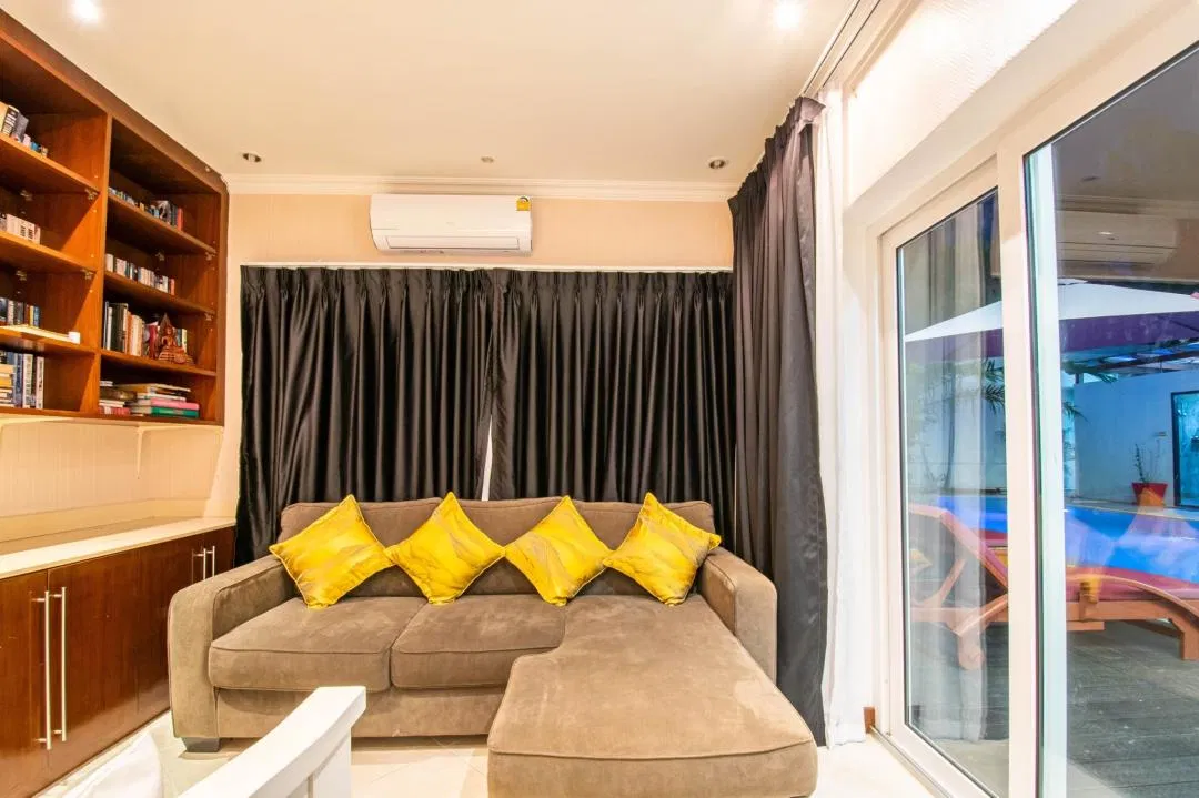 ภายใน Majestic 98
