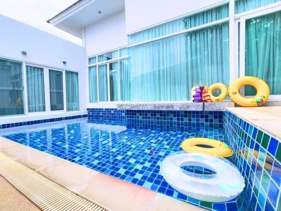ภายนอก Chris Pool Villa