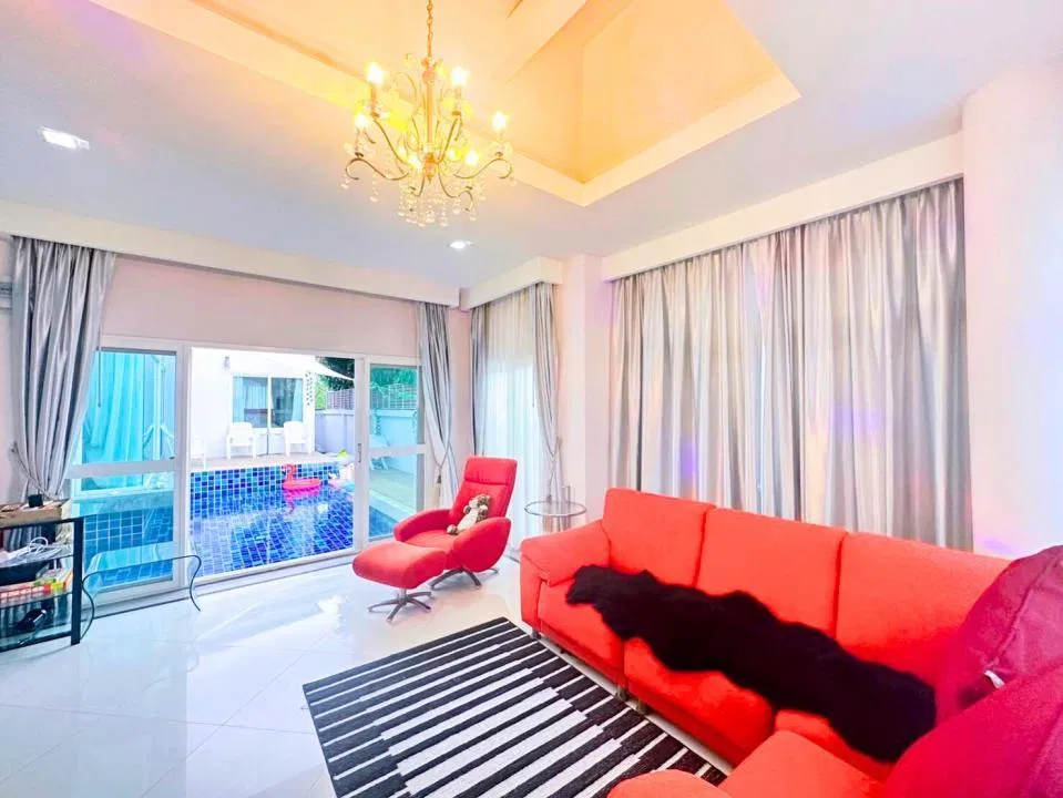 ภายใน Chris Pool Villa
