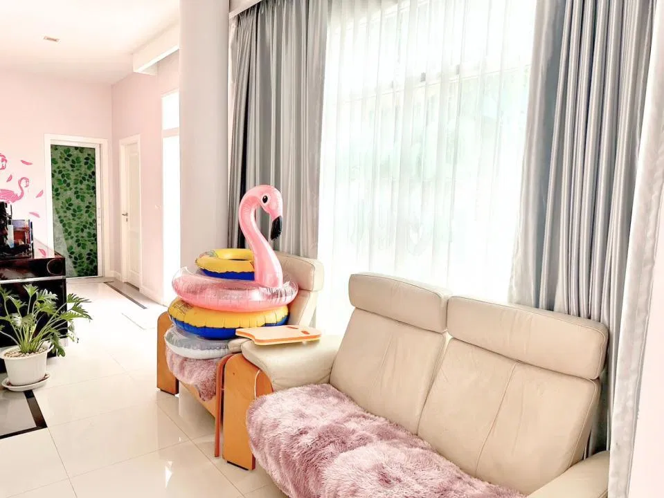 ภายใน Chris Pool Villa