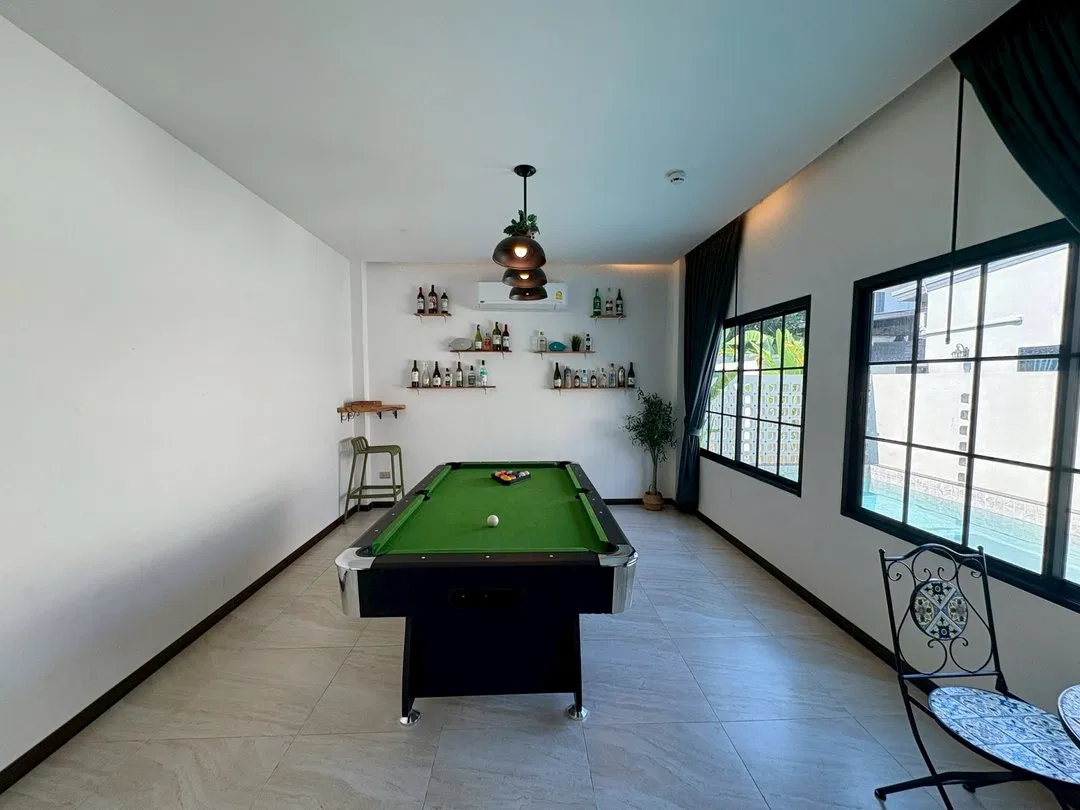 ภายใน Brittany Poolvilla 2