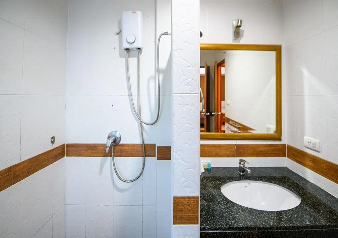 ห้องน้ำ ทาวน์เฮ้าส์ 4B 208 (Lunar House)
