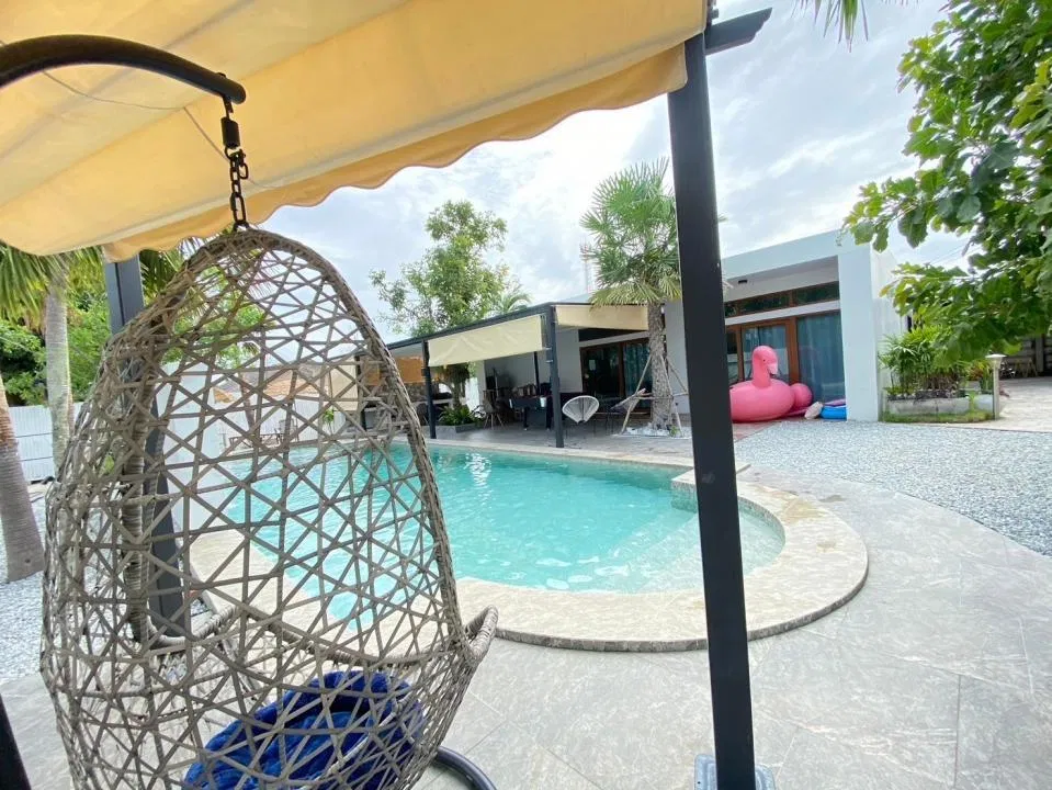 ภายนอก Rocky pool villa