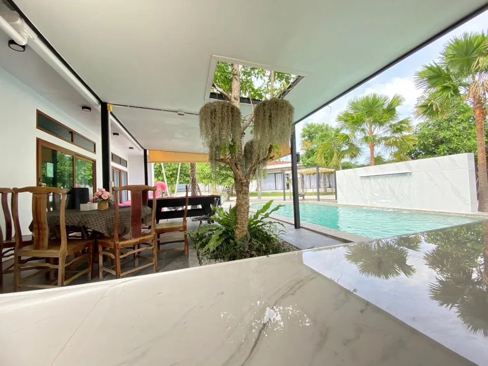 ภายนอก Rocky pool villa