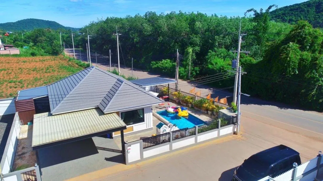 ภายนอก Jarunee Pool Villa