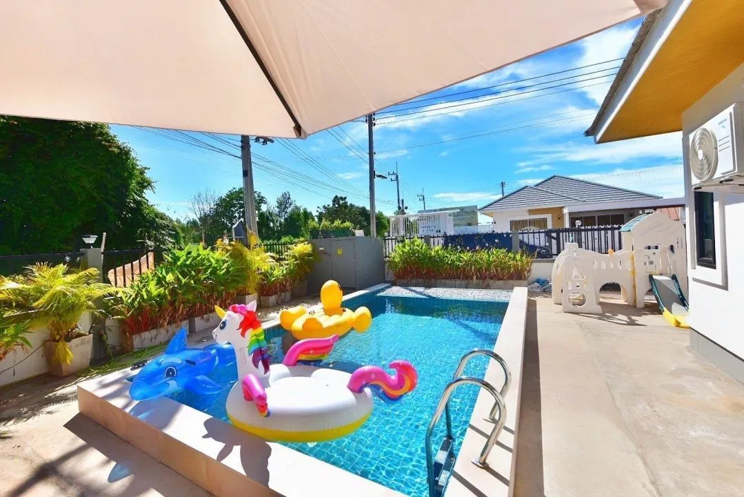 ภายนอก Jarunee Pool Villa