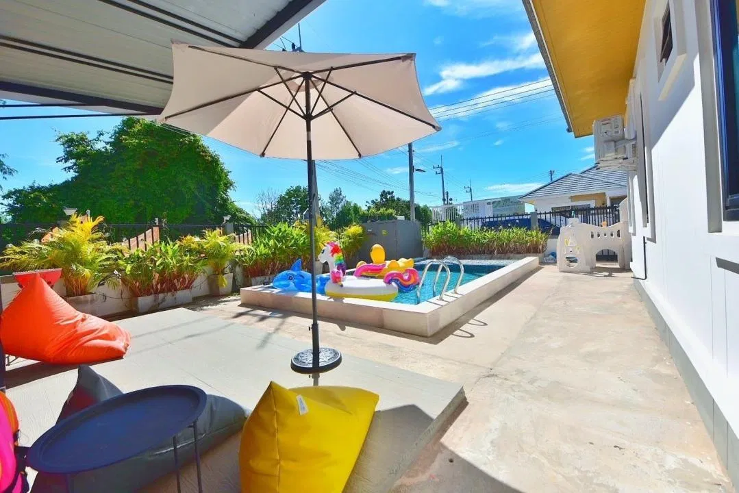 ภายนอก Jarunee Pool Villa