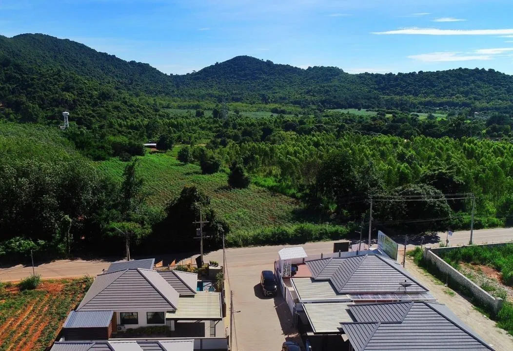 ภายนอก Jarunee Pool Villa
