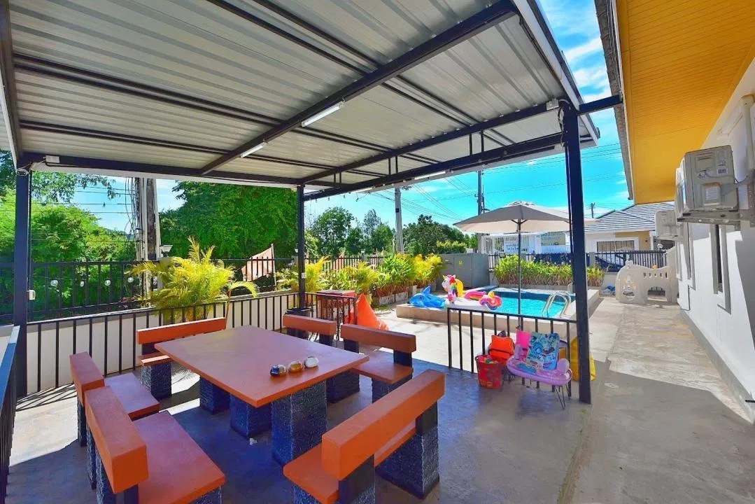 ภายนอก Jarunee Pool Villa