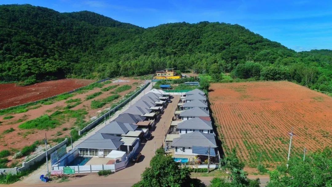 ภายนอก Jarunee Pool Villa