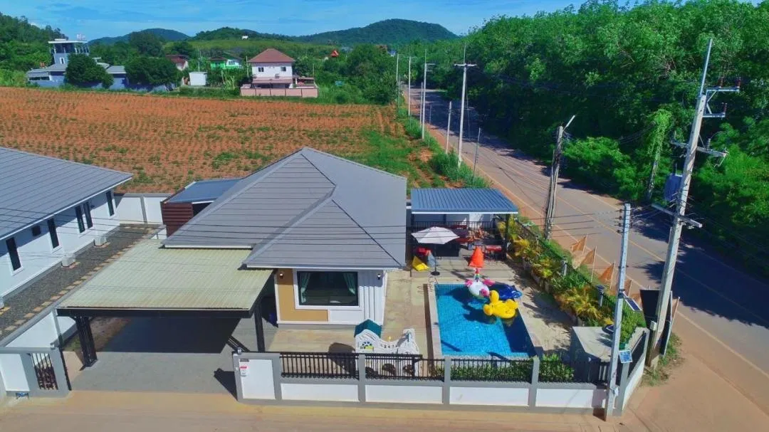 ภายนอก Jarunee Pool Villa