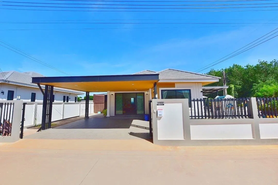 ที่จอดรถ Jarunee Pool Villa