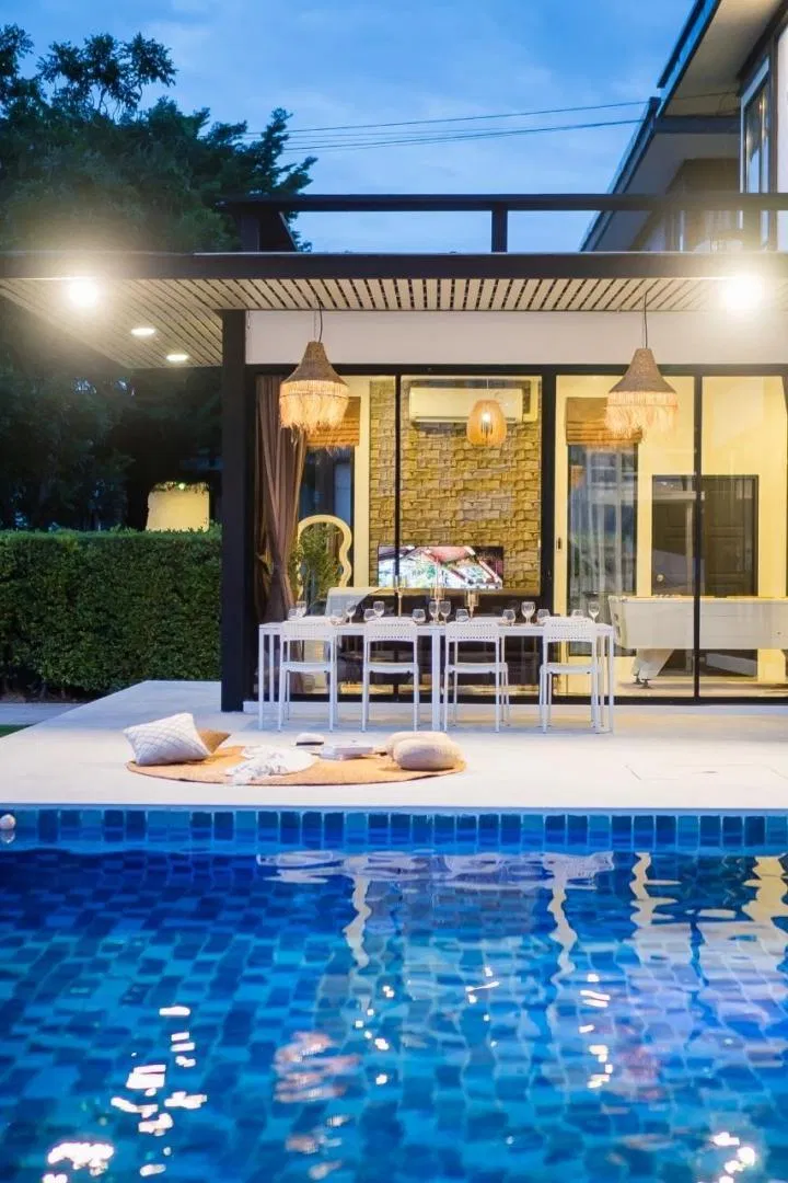 ภายนอก chloe house
