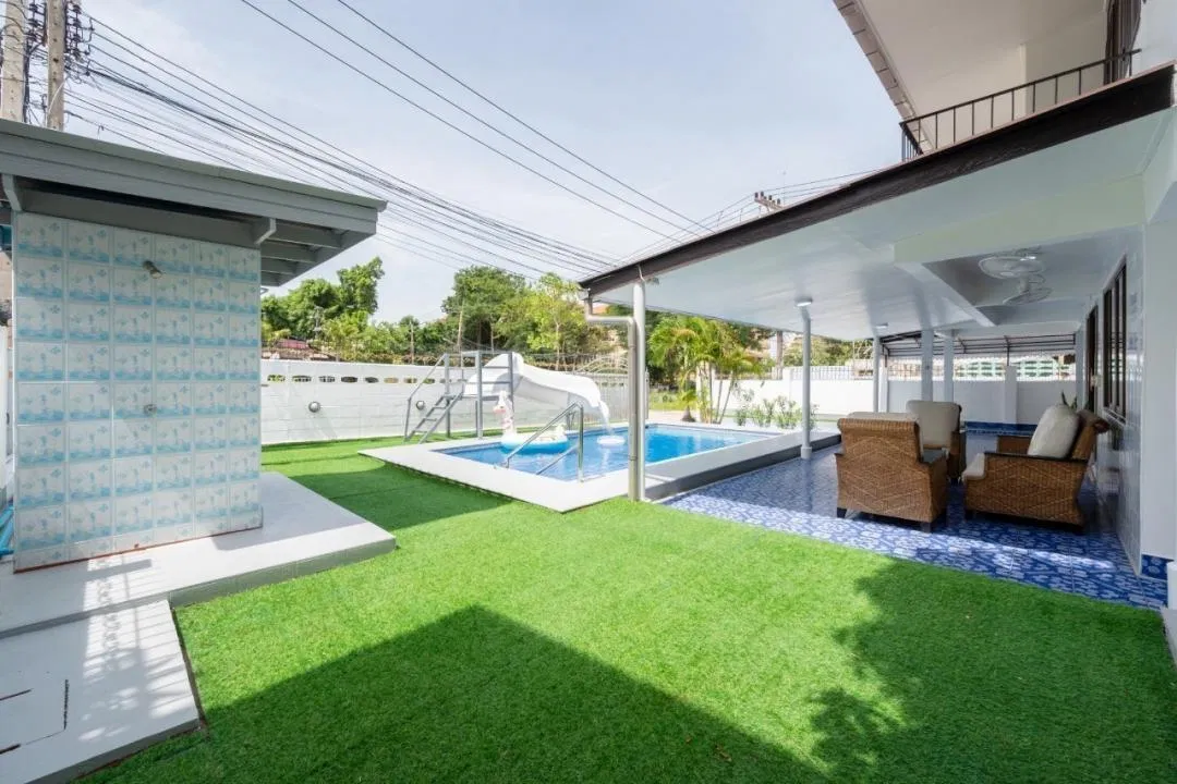 ภายนอก GRETA POOLVILLA
