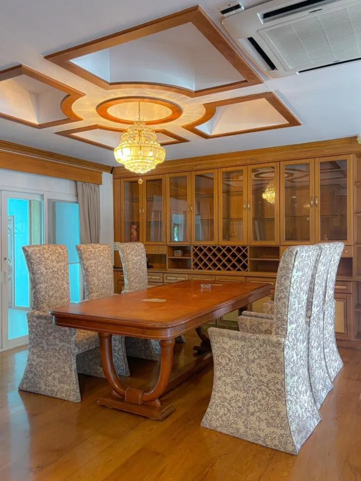 ภายใน Fridayhouse