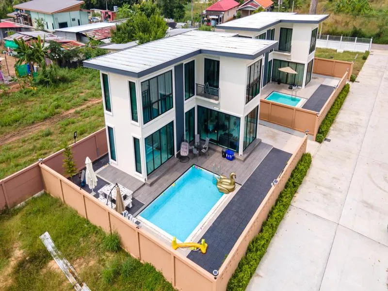 ที่จอดรถ Marine pool villa
