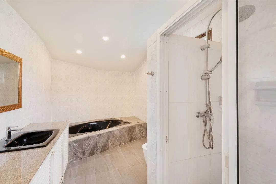 ห้องน้ำ RJ Pool Villa
