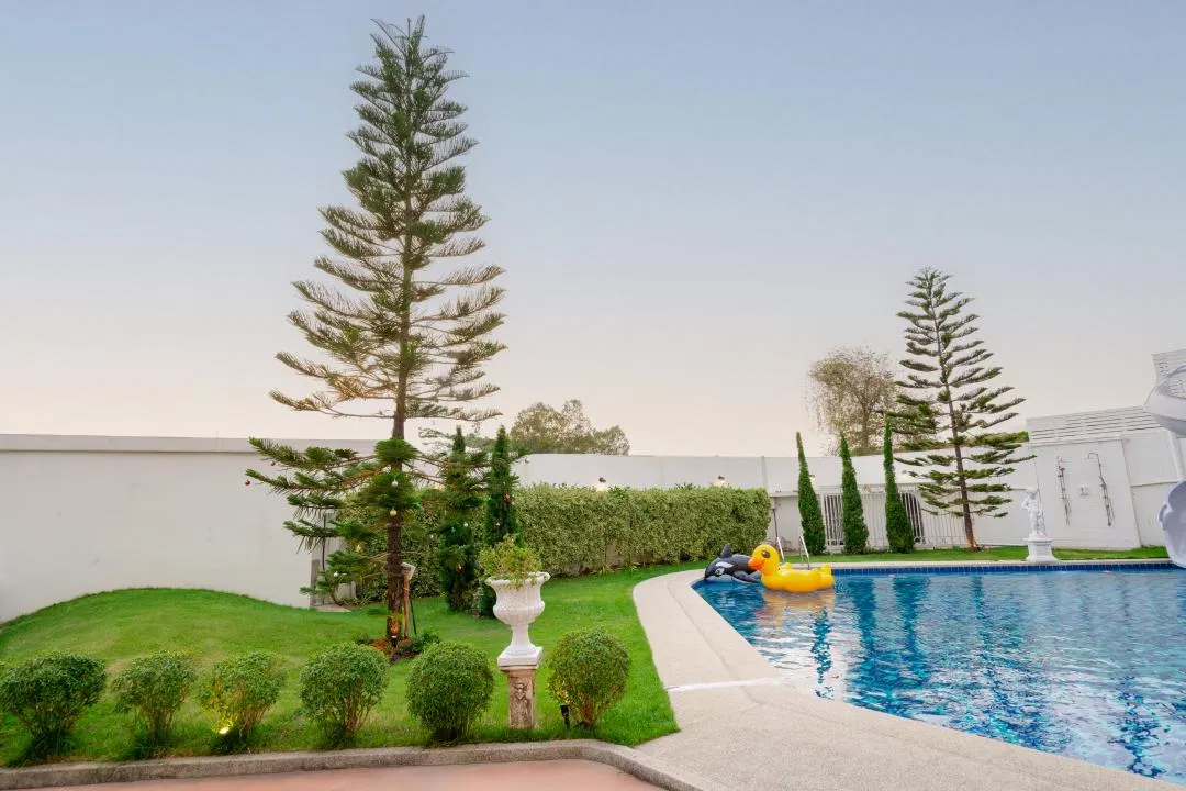 ภายนอก RJ Pool Villa