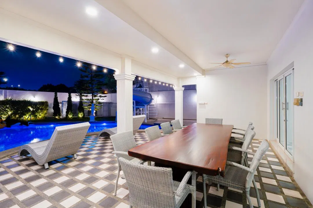 ภายนอก RJ Pool Villa