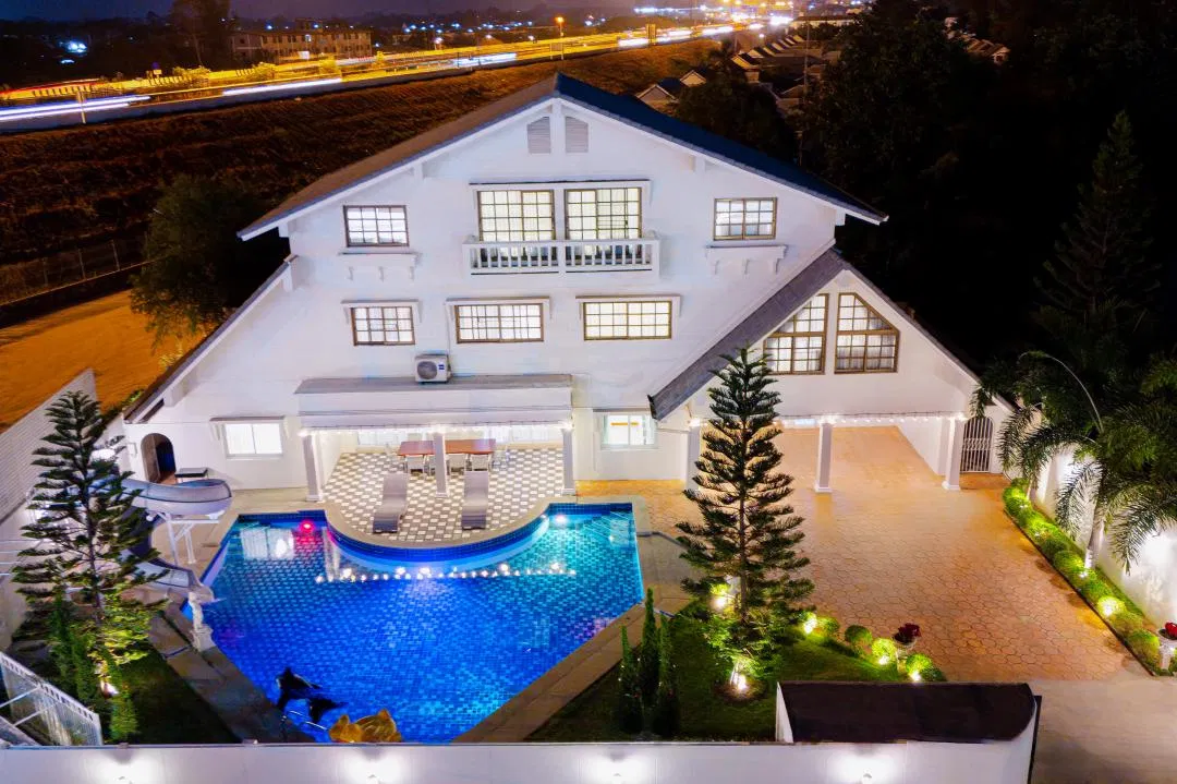 ภายนอก RJ Pool Villa