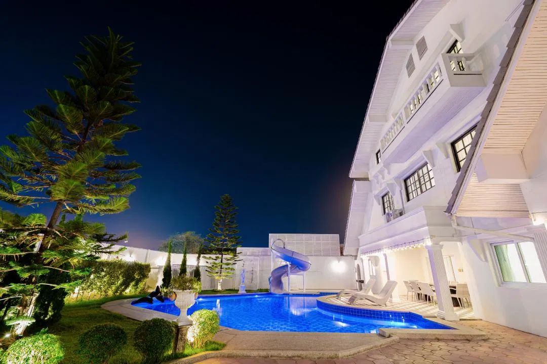ภายนอก RJ Pool Villa