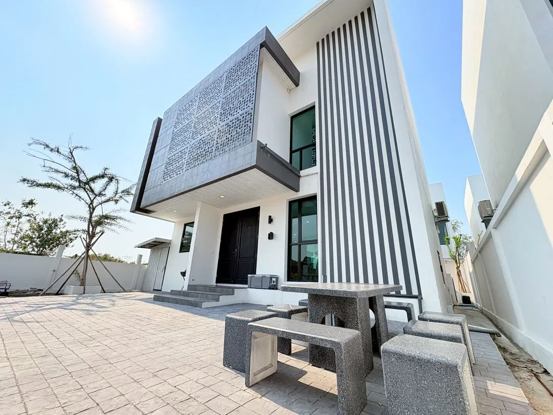 ภายนอก Hidden Space Pool villa 1