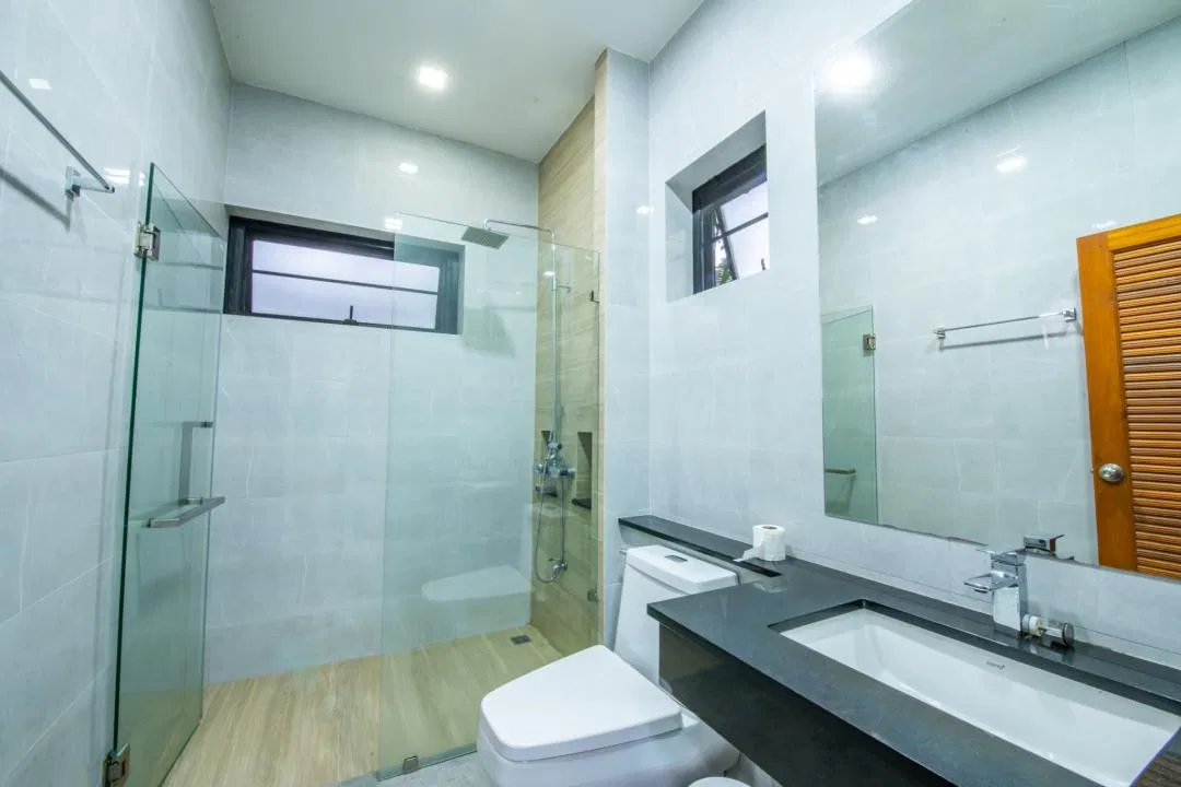 ห้องน้ำ Airport pool villa