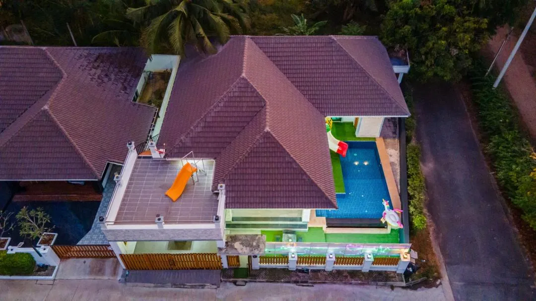 ภายนอก Airport pool villa