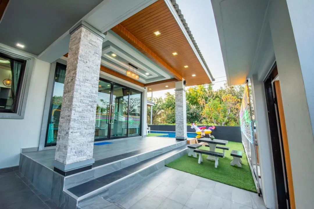 ภายนอก Airport pool villa
