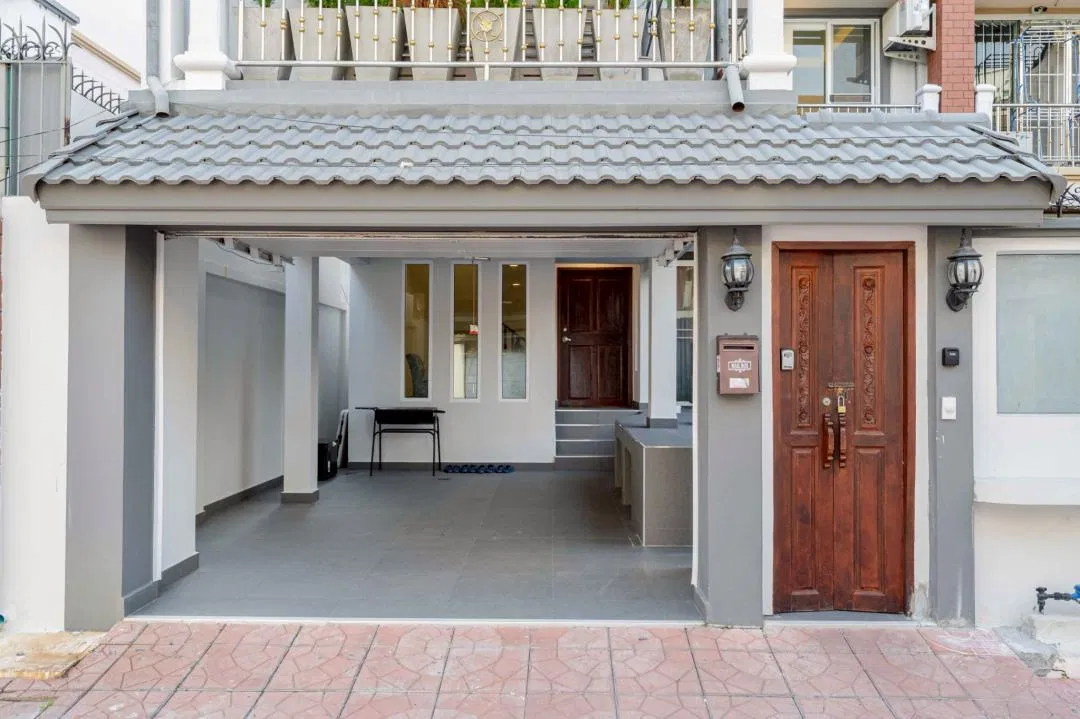ที่จอดรถ Villa 205 Pratumnak