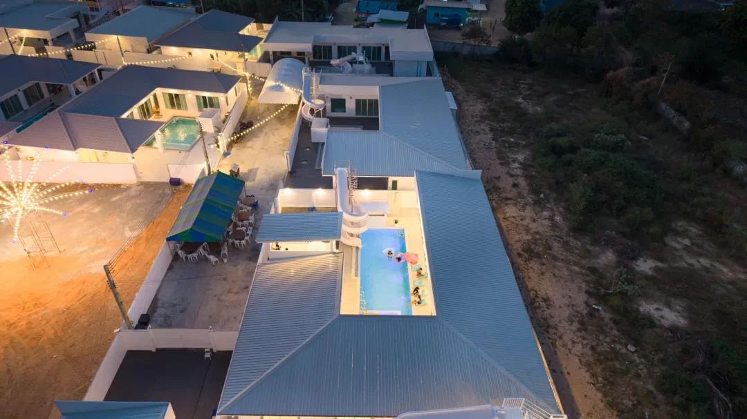 ที่จอดรถ Plaisir pool villa