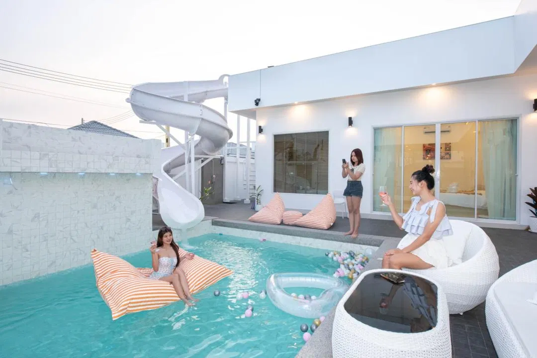 ภายนอก Utopia villa