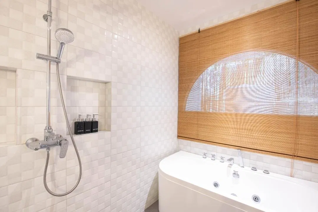 ห้องน้ำ De Beach Pool villa