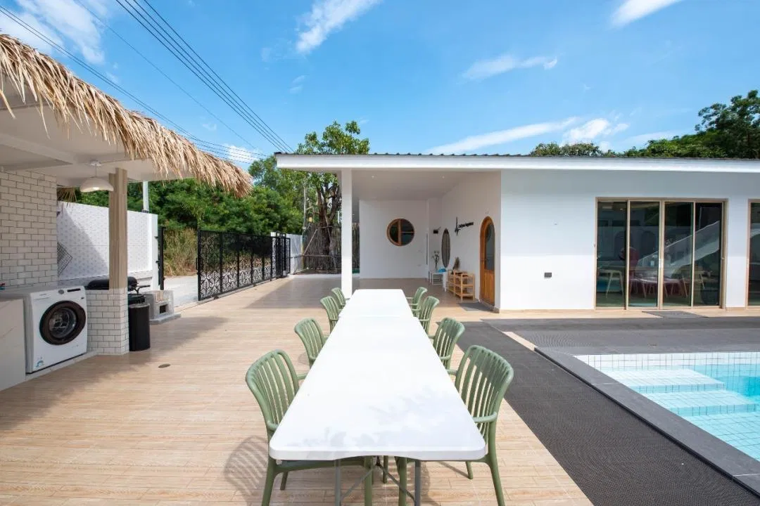 ภายนอก De Beach Pool villa