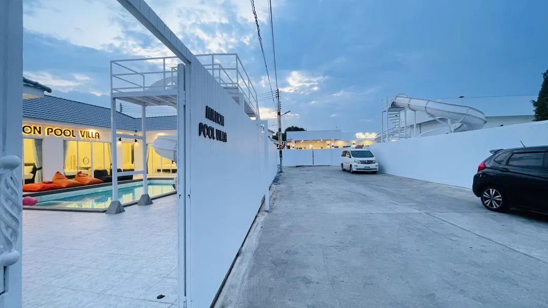 ที่จอดรถ MILLION POOL VILLA