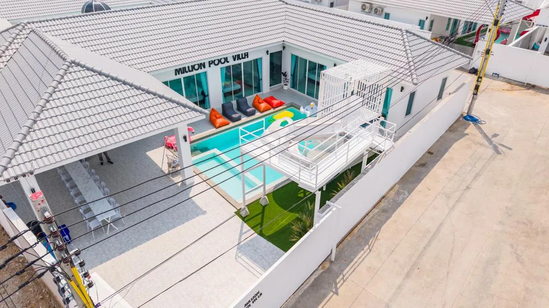 ที่จอดรถ MILLION POOL VILLA