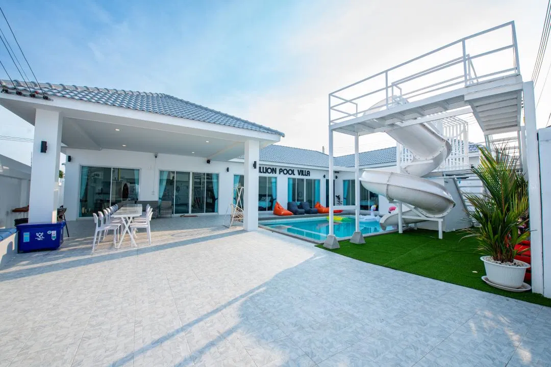 ที่จอดรถ MILLION POOL VILLA