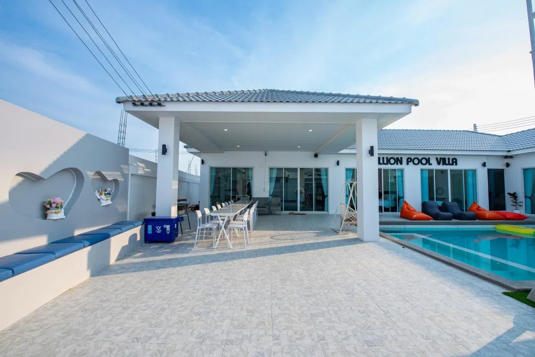 ที่จอดรถ MILLION POOL VILLA