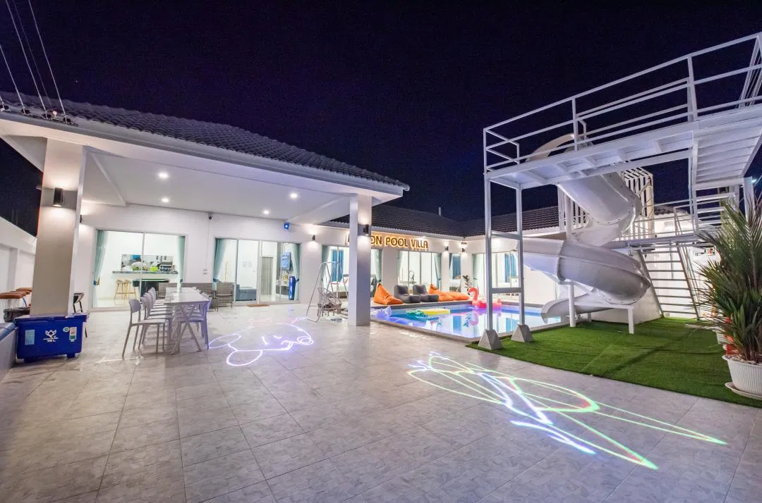 ที่จอดรถ MILLION POOL VILLA