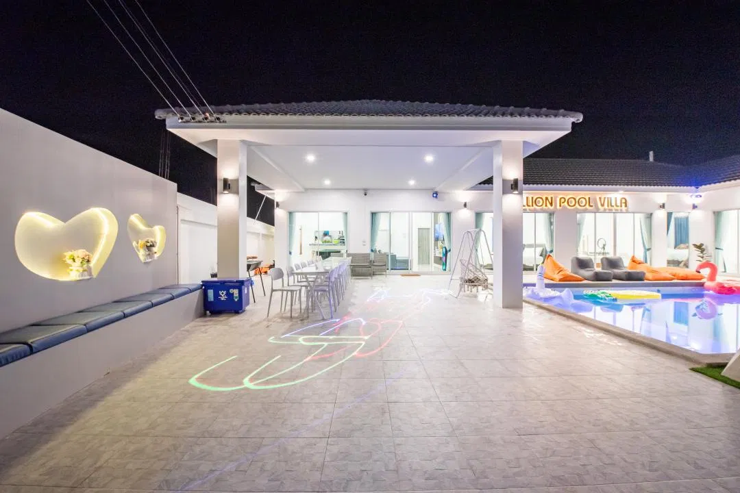 ที่จอดรถ MILLION POOL VILLA