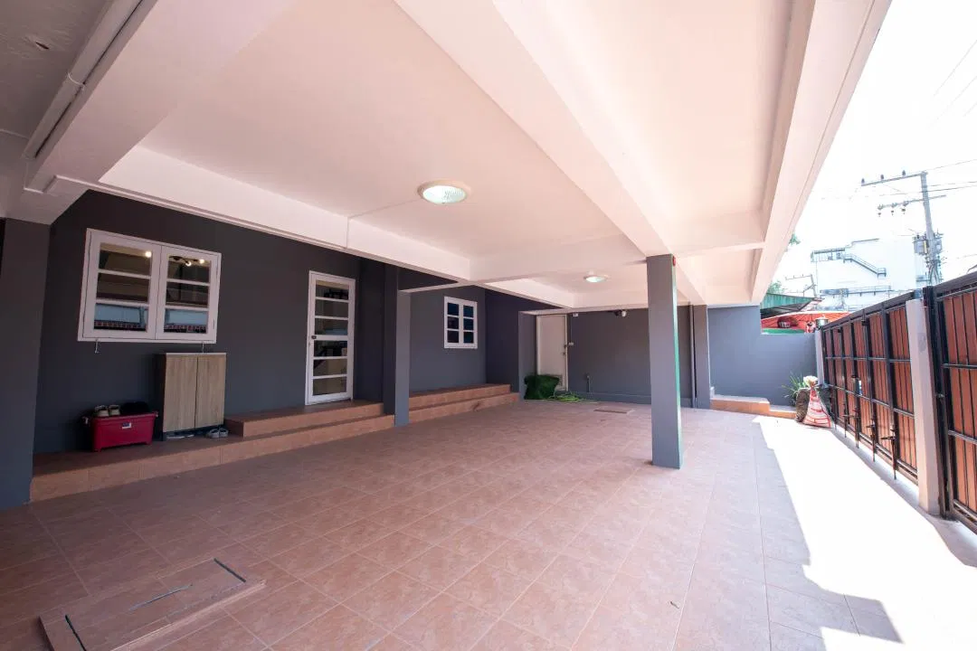 ที่จอดรถ PATTAYA BEACH POOL VILLA
