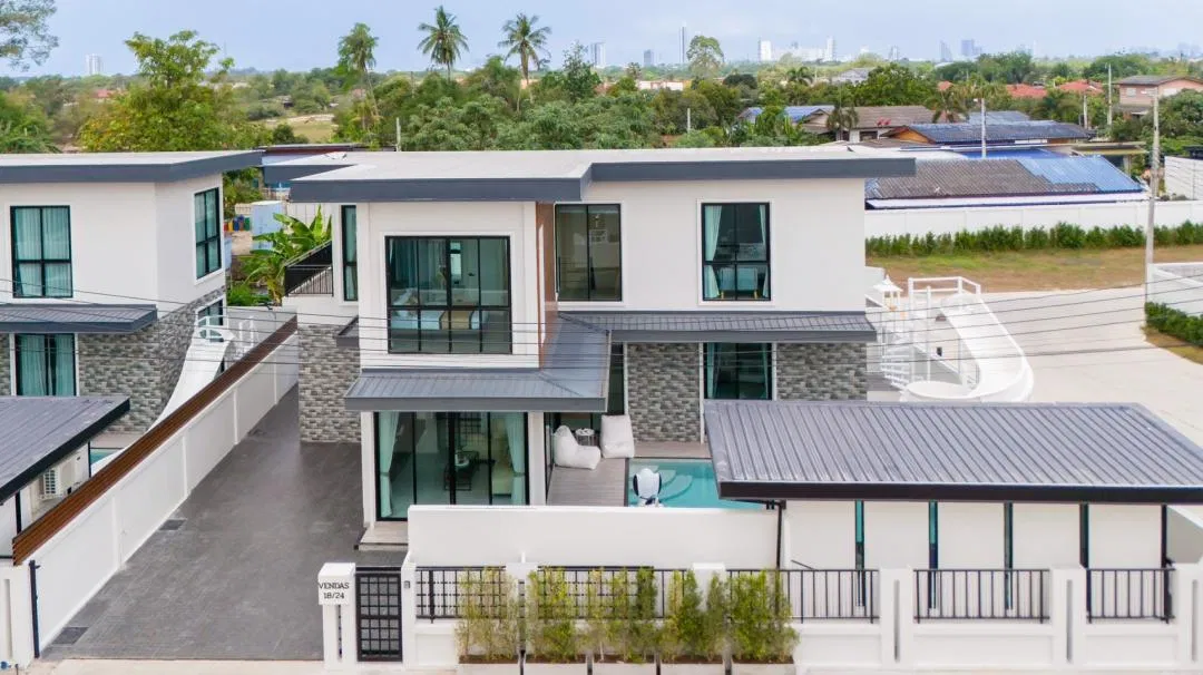 ที่จอดรถ Vendas Pool Villa