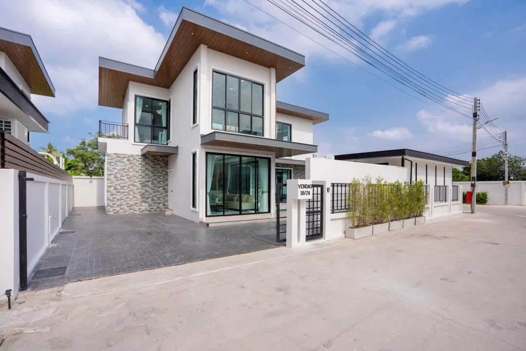 ที่จอดรถ Vendas Pool Villa