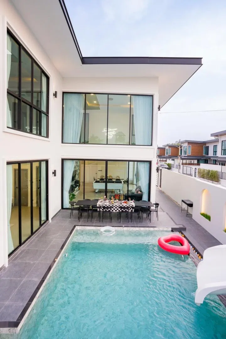 ภายนอก Viva Fun Pool Villa
