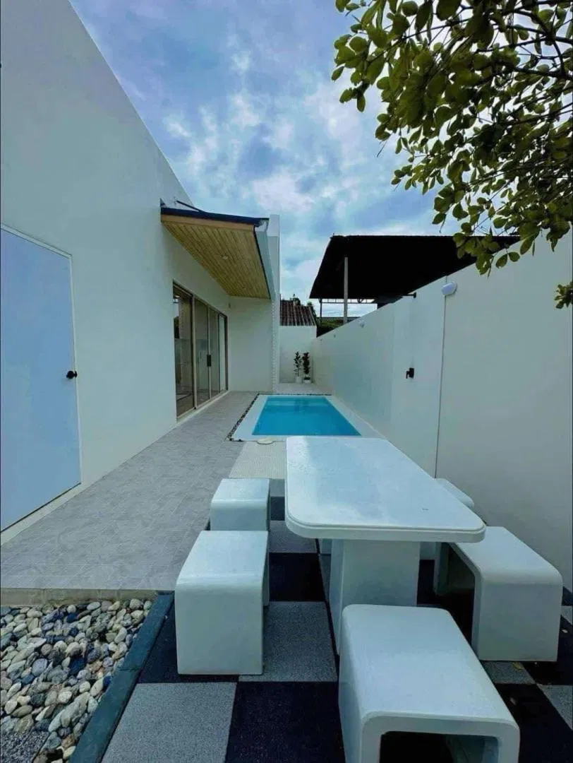 ภายนอก Level TWO Pool villa ศรีราชา