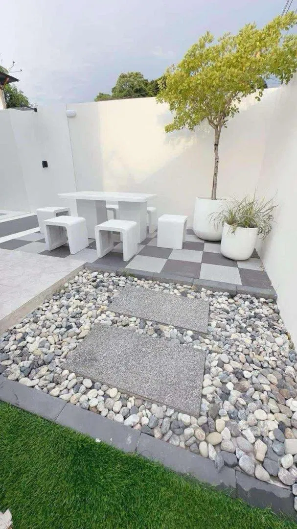ภายนอก Level TWO Pool villa ศรีราชา