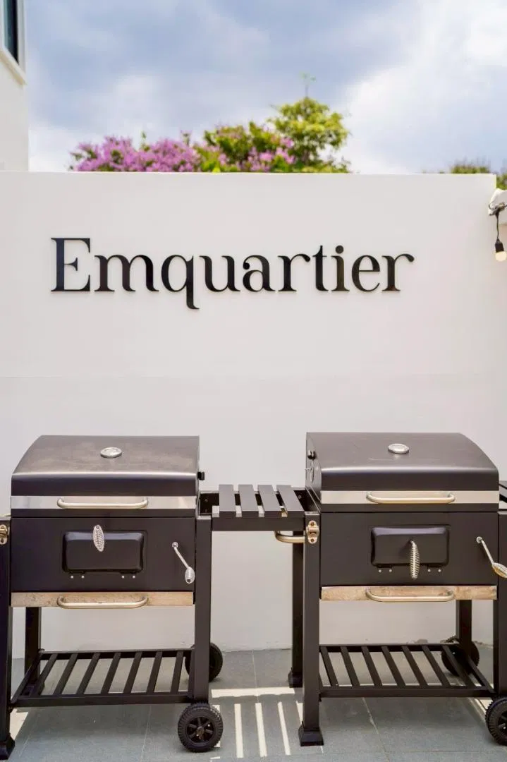 ภายนอก Emquartier