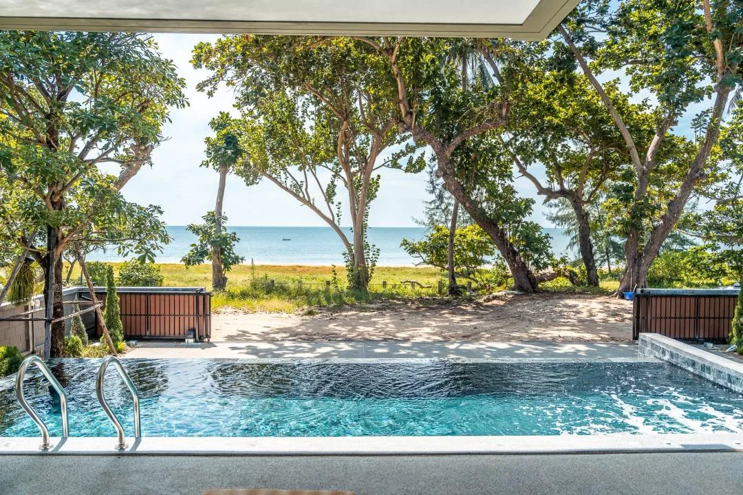 ภายนอก Merbrisa Rayong poolvilla